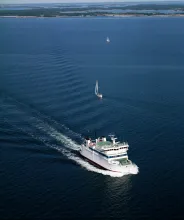 Skärgårdsfärjan Gudingen trafikerar mellan öarna på Ålandstrafikens södra linje.