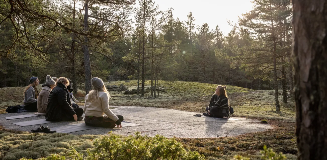 Skogsyoga på Åland.