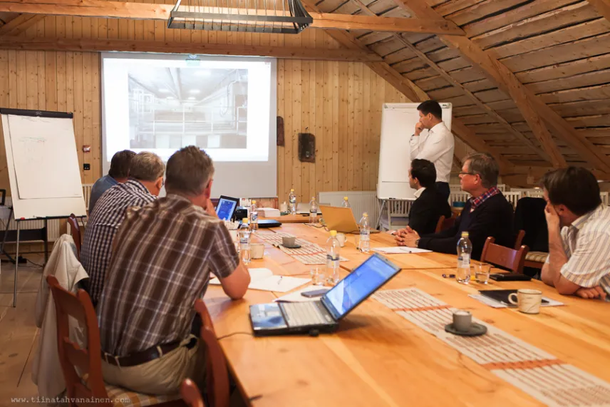 Konferensgrupp i Ladugårds vid Silverskär Islands.